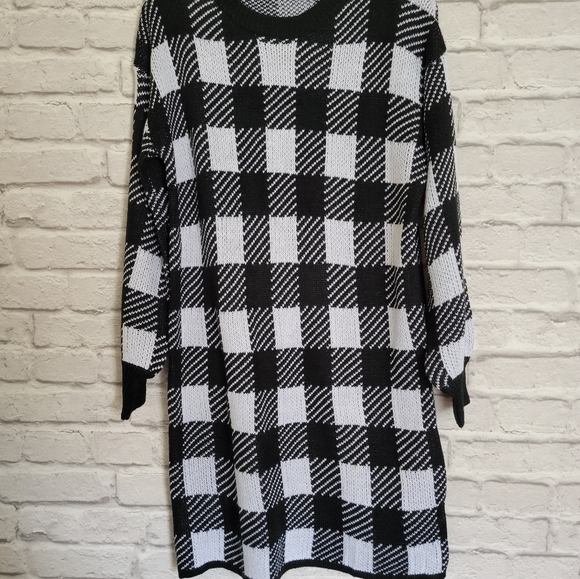 Black And White Oversized Buffalo plaid sweater dress size small - Picture 6 of 7